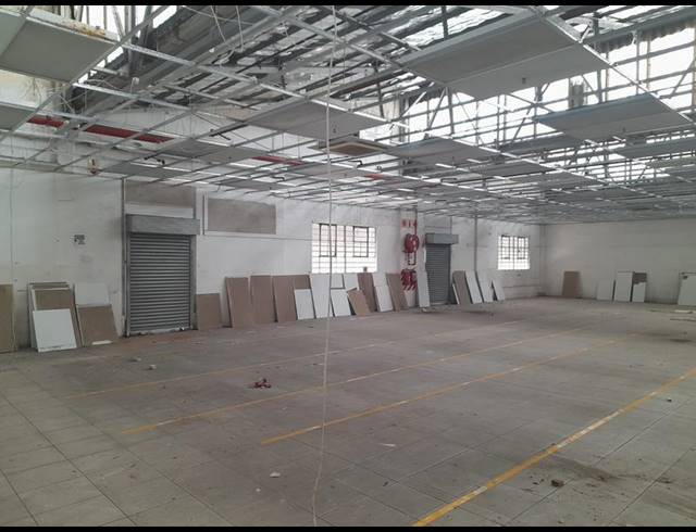 INDUSTRIAL PROPERTY TO RENT IN NORTH END